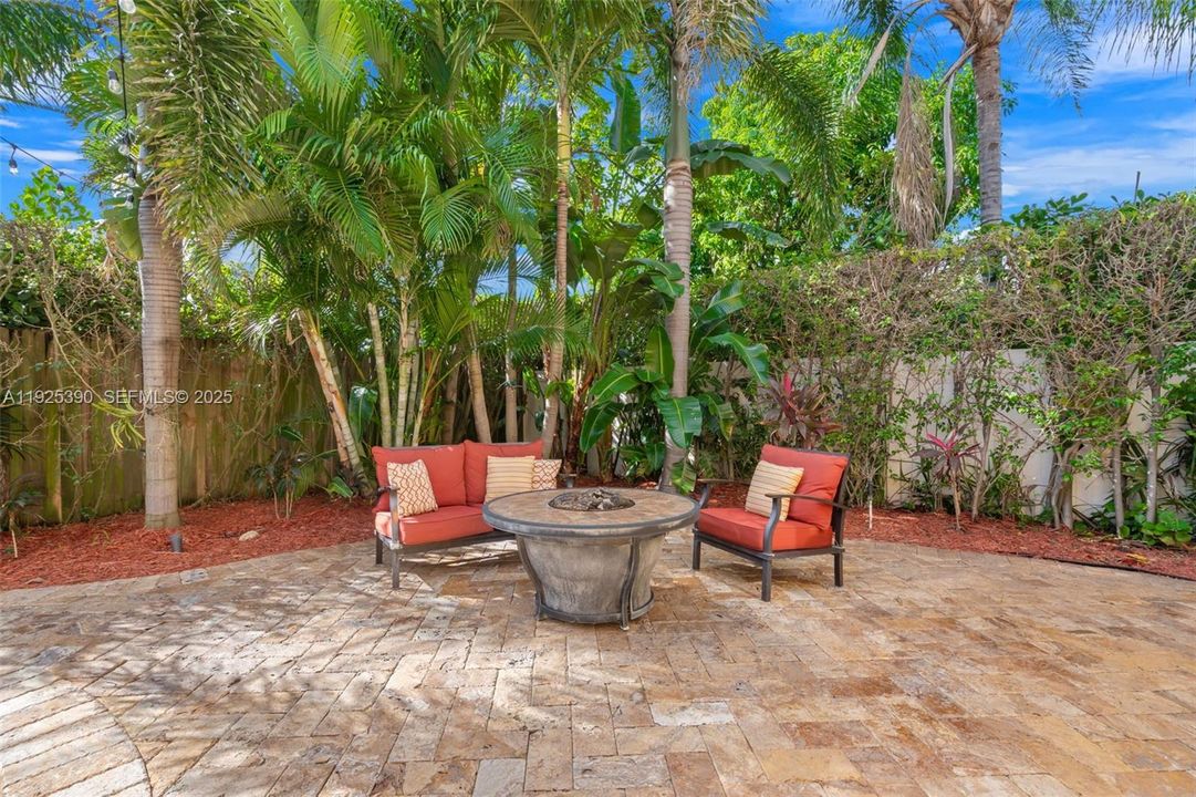 待售: $2,750,000 (4 贝兹, 3 浴室, 2759 平方英尺)