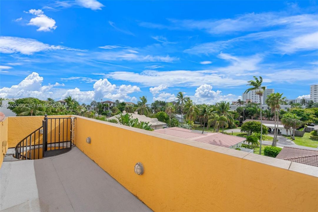 待售: $2,750,000 (4 贝兹, 3 浴室, 2759 平方英尺)