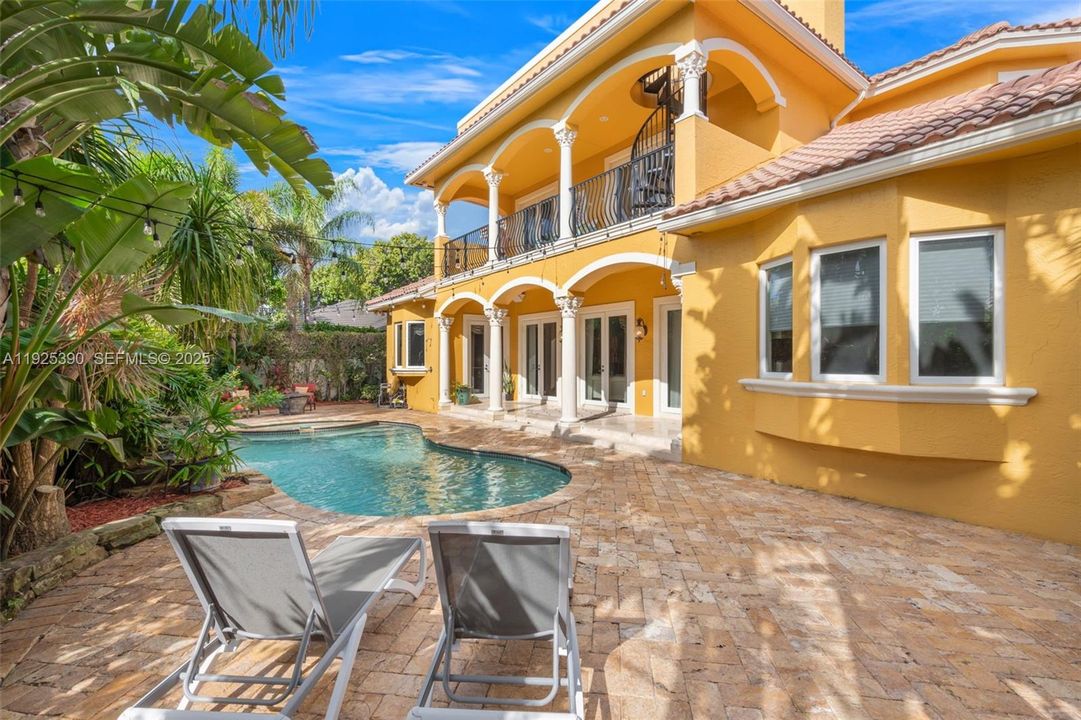 待售: $2,750,000 (4 贝兹, 3 浴室, 2759 平方英尺)