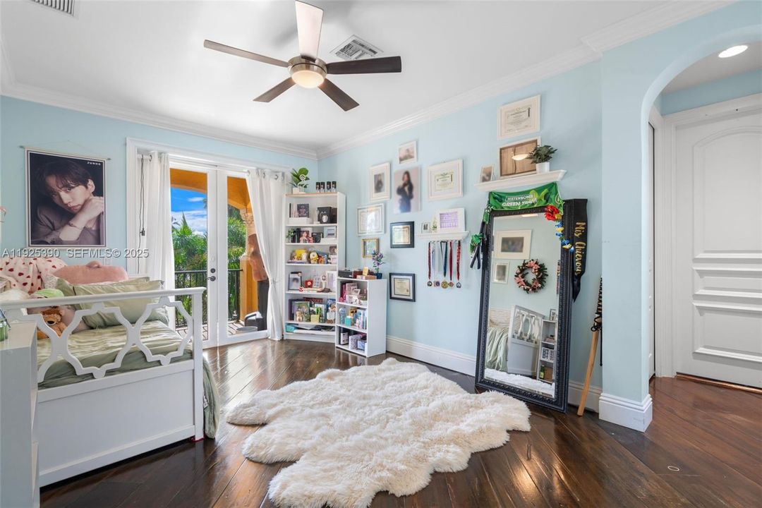 待售: $2,750,000 (4 贝兹, 3 浴室, 2759 平方英尺)