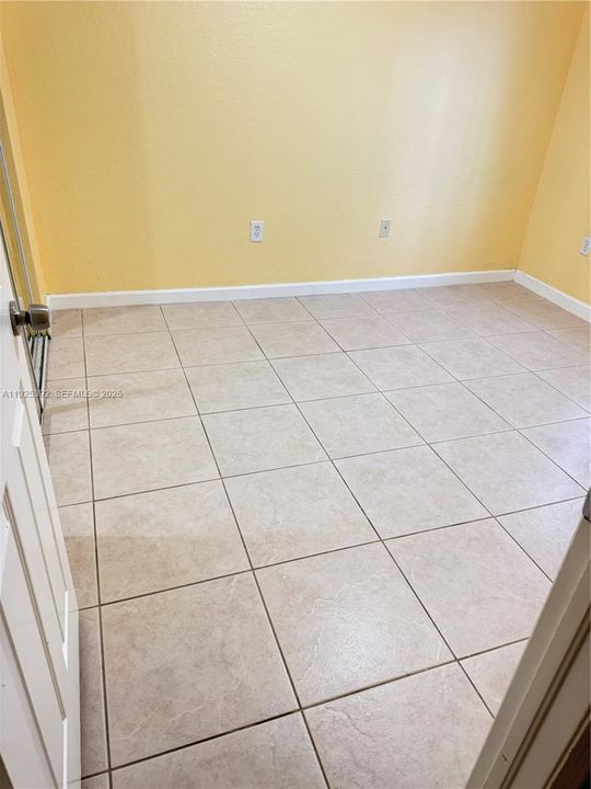 For Rent: $2,800 (3 beds, 1 baths, 1344 Square Feet)