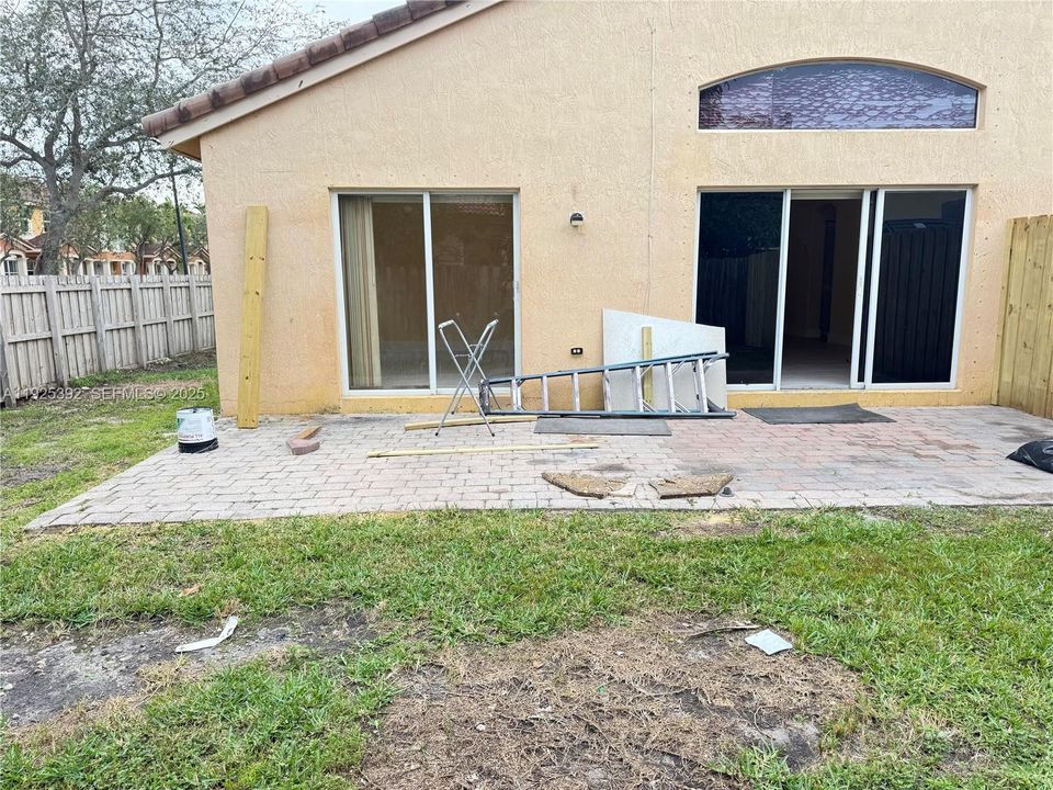 For Rent: $2,800 (3 beds, 1 baths, 1344 Square Feet)