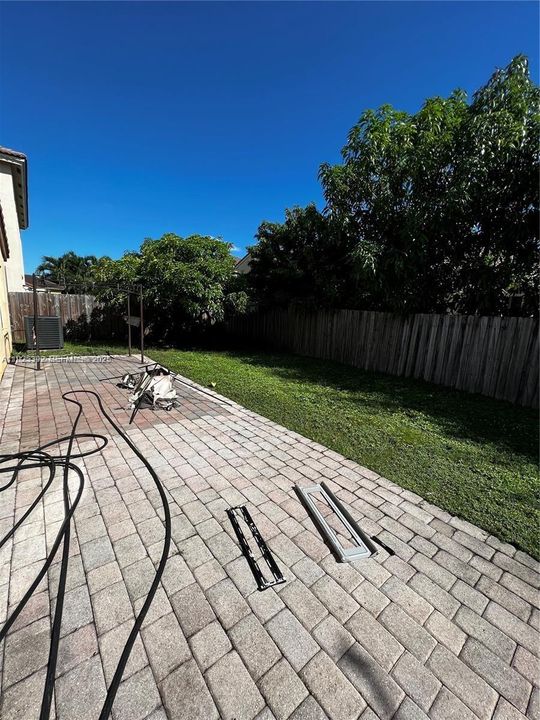 For Rent: $2,800 (3 beds, 1 baths, 1344 Square Feet)