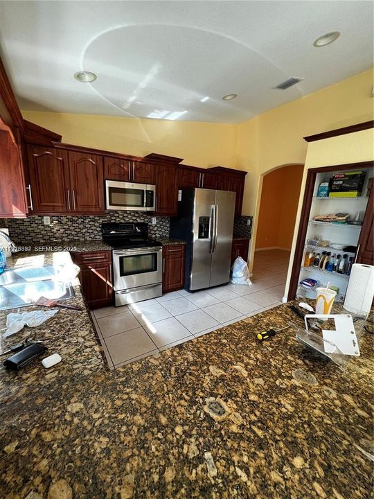 For Rent: $2,800 (3 beds, 1 baths, 1344 Square Feet)