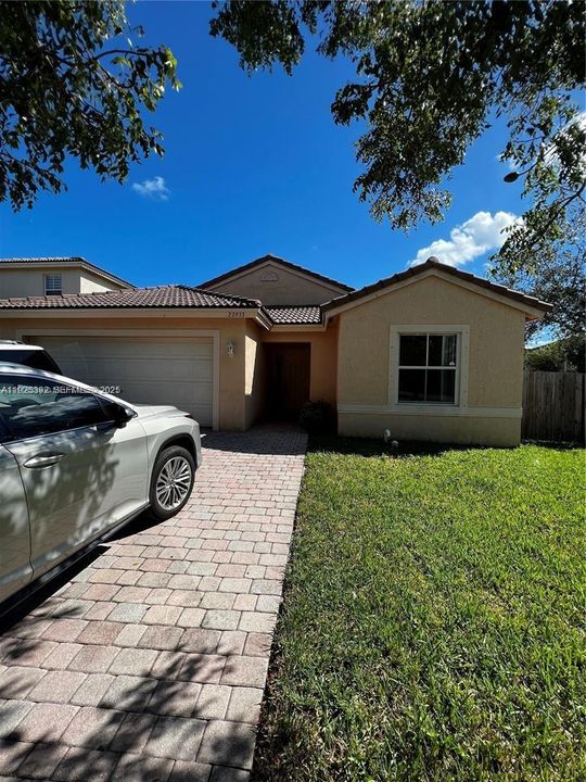 For Rent: $2,800 (3 beds, 1 baths, 1344 Square Feet)