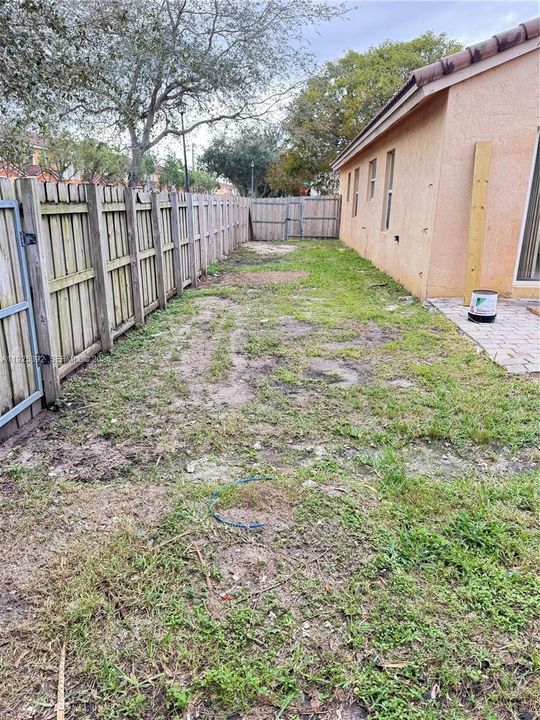 For Rent: $2,800 (3 beds, 1 baths, 1344 Square Feet)