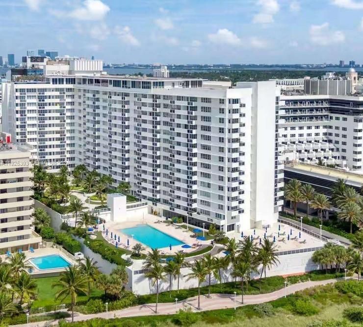 For Sale: $420,000 (0 beds, 1 baths, 550 Square Feet)