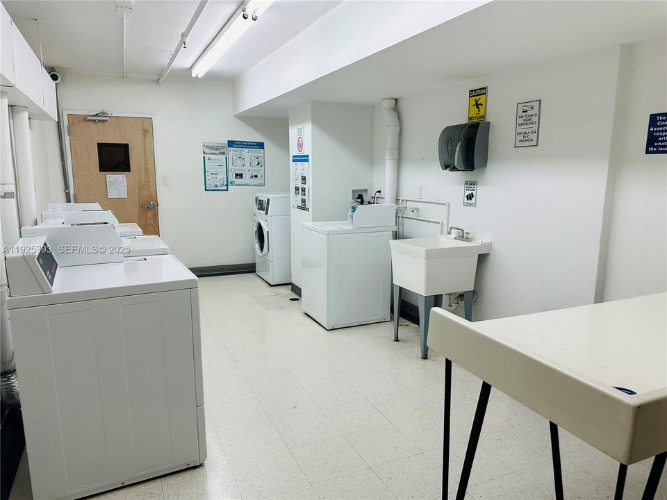 For Sale: $420,000 (0 beds, 1 baths, 550 Square Feet)