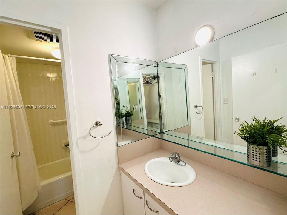 For Sale: $420,000 (0 beds, 1 baths, 550 Square Feet)