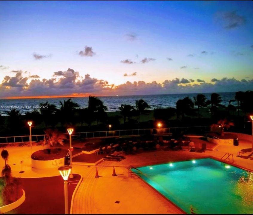 Sunrise at Decoplage