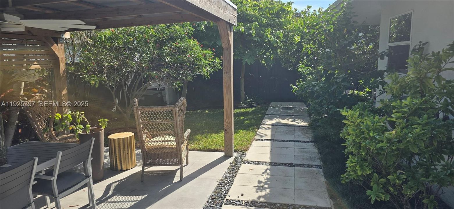 出租: $2,600 (3 贝兹, 2 浴室, 1342 平方英尺)