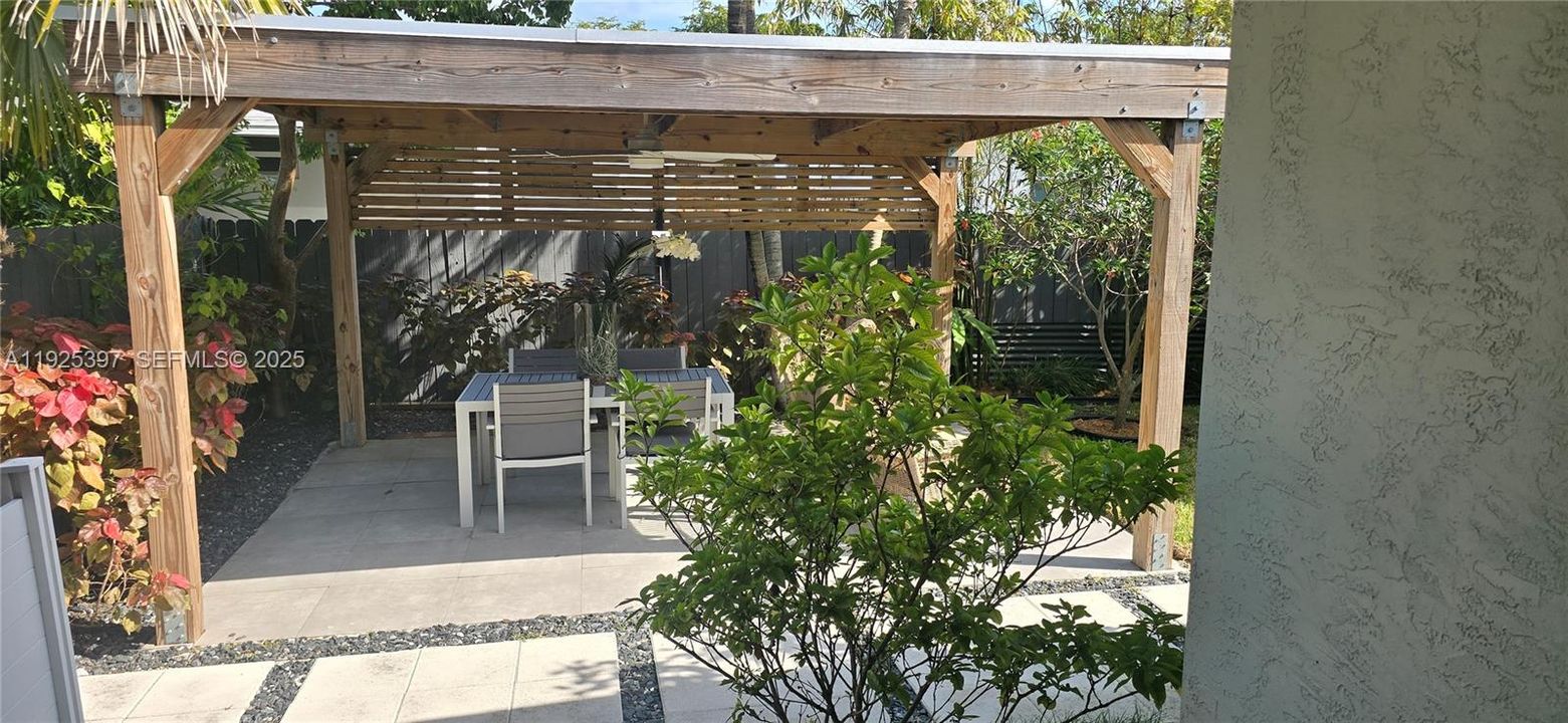 出租: $2,600 (3 贝兹, 2 浴室, 1342 平方英尺)