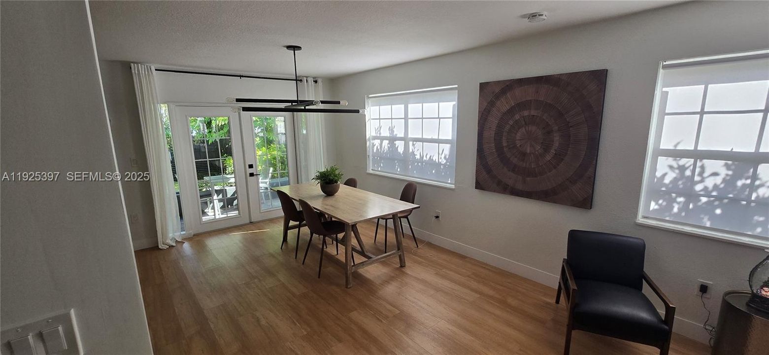 出租: $2,600 (3 贝兹, 2 浴室, 1342 平方英尺)