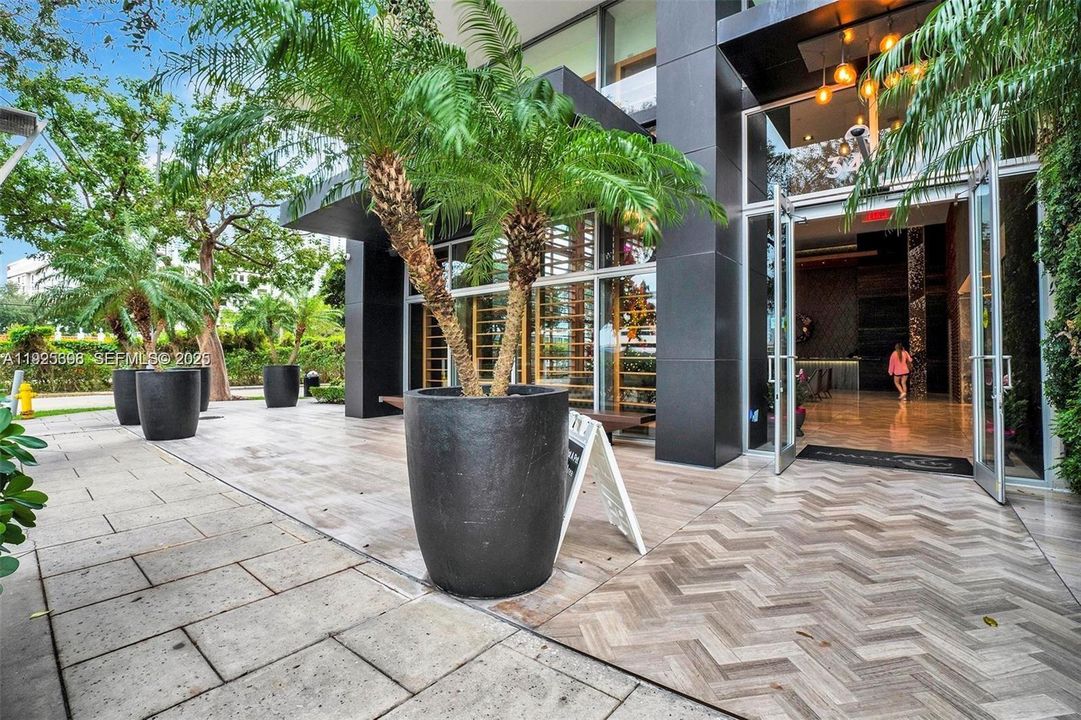 For Sale: $840,000 (3 beds, 2 baths, 1242 Square Feet)