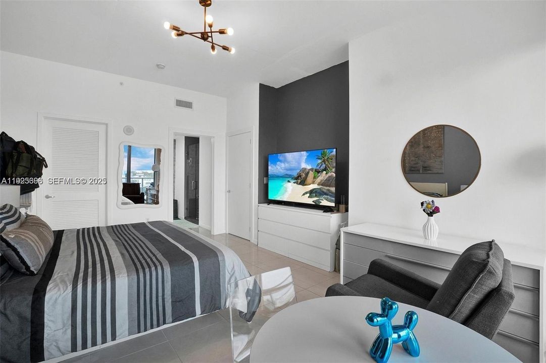 For Sale: $840,000 (3 beds, 2 baths, 1242 Square Feet)