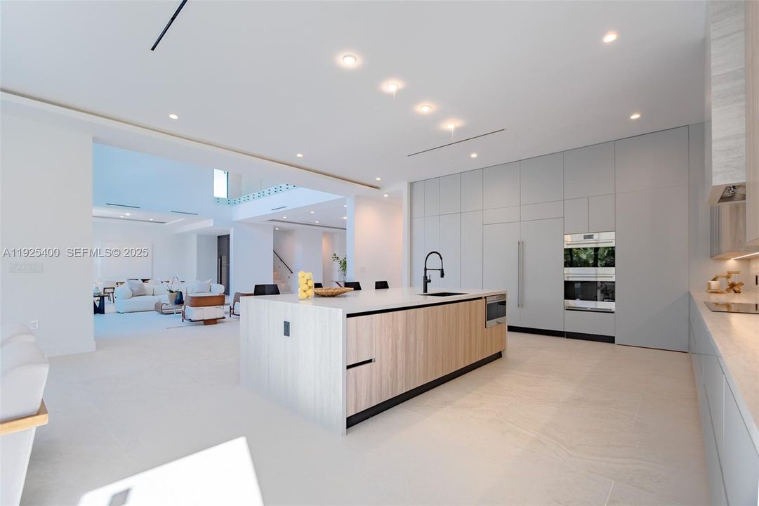 En Venta: $6,990,000 (6 camas, 7 baños, 6841 Pies cuadrados)