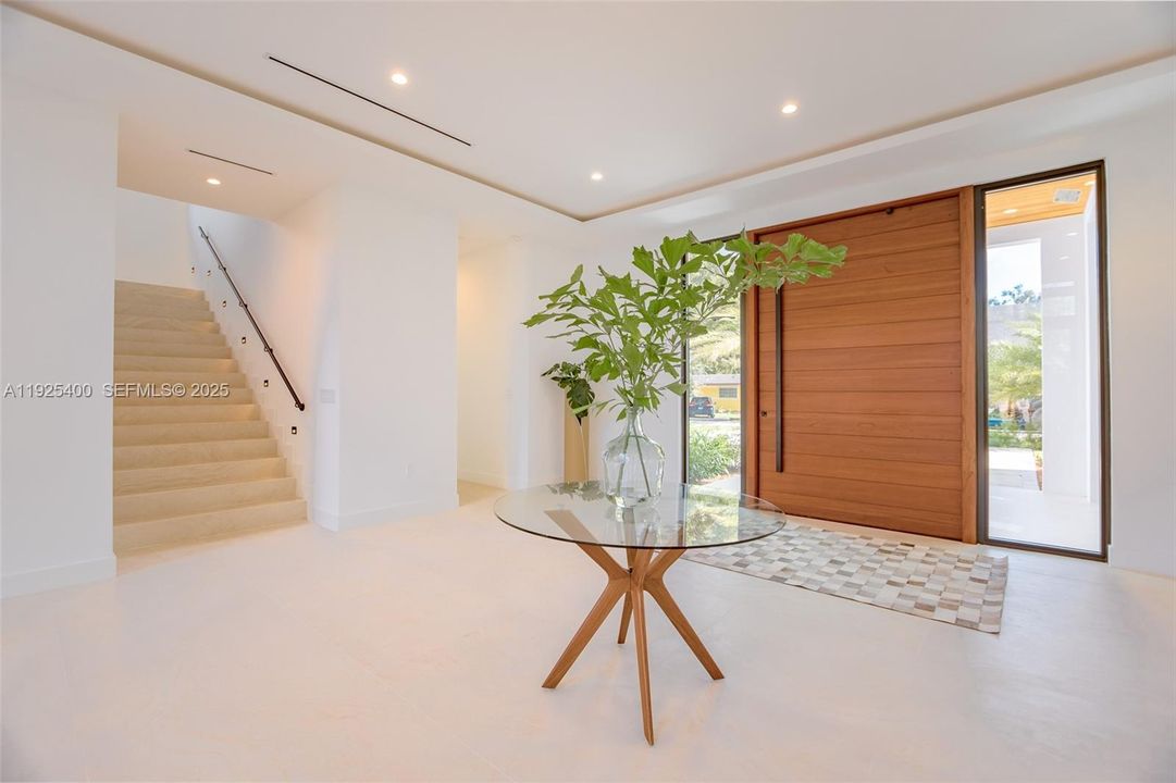 Grand entry with doble height ceilings