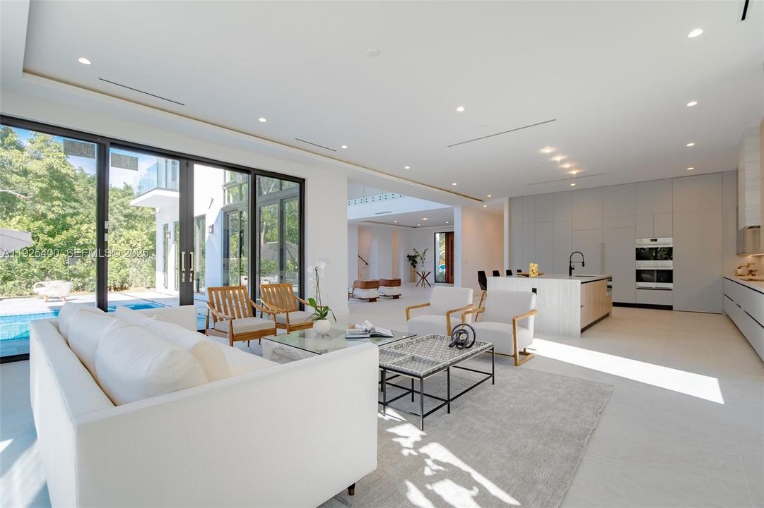 Oversize Family Room with natural light and overlooking to the pool