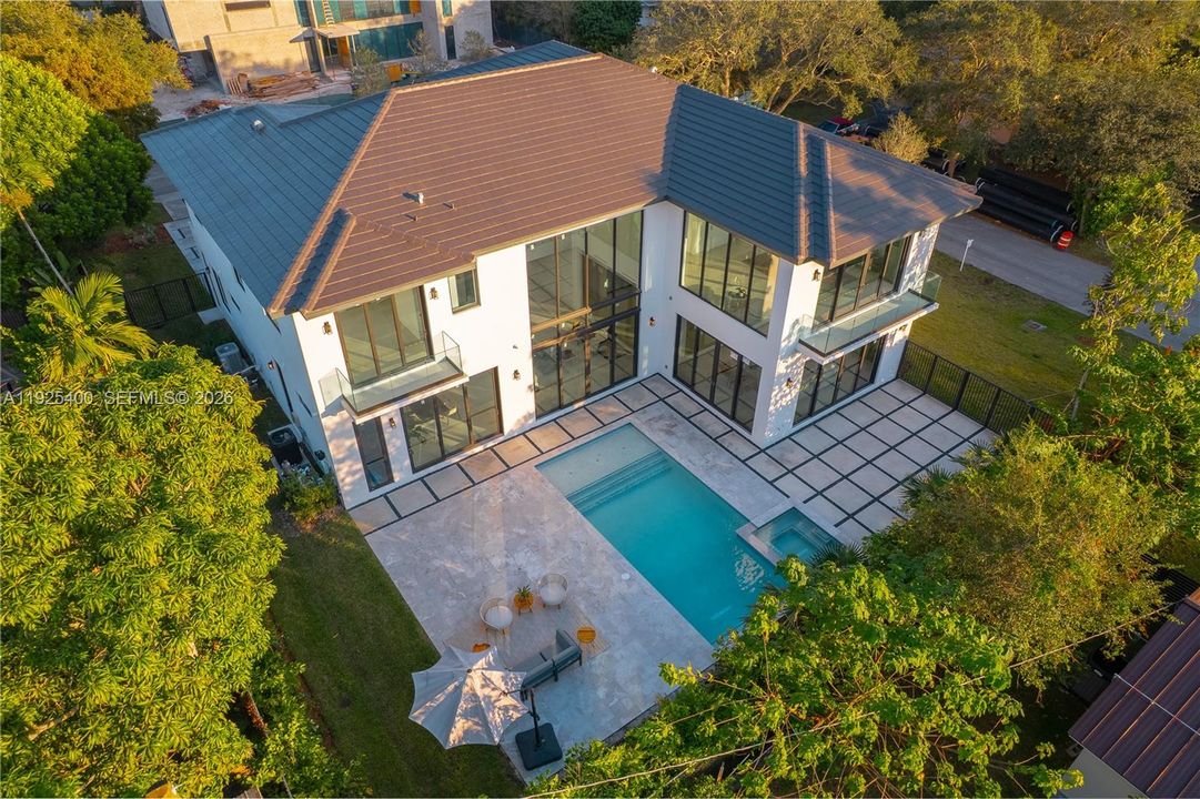 For Sale: $6,990,000 (6 beds, 7 baths, 6841 Square Feet)