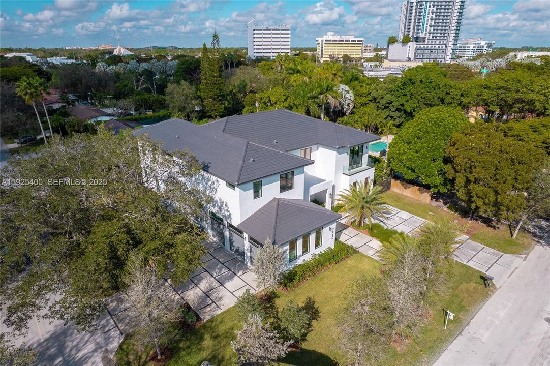 На продажу: $6,990,000 (6 спален, 7 ванн, 6841 Квадратных фут)