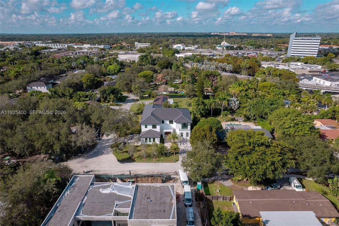 For Sale: $6,990,000 (6 beds, 7 baths, 6841 Square Feet)