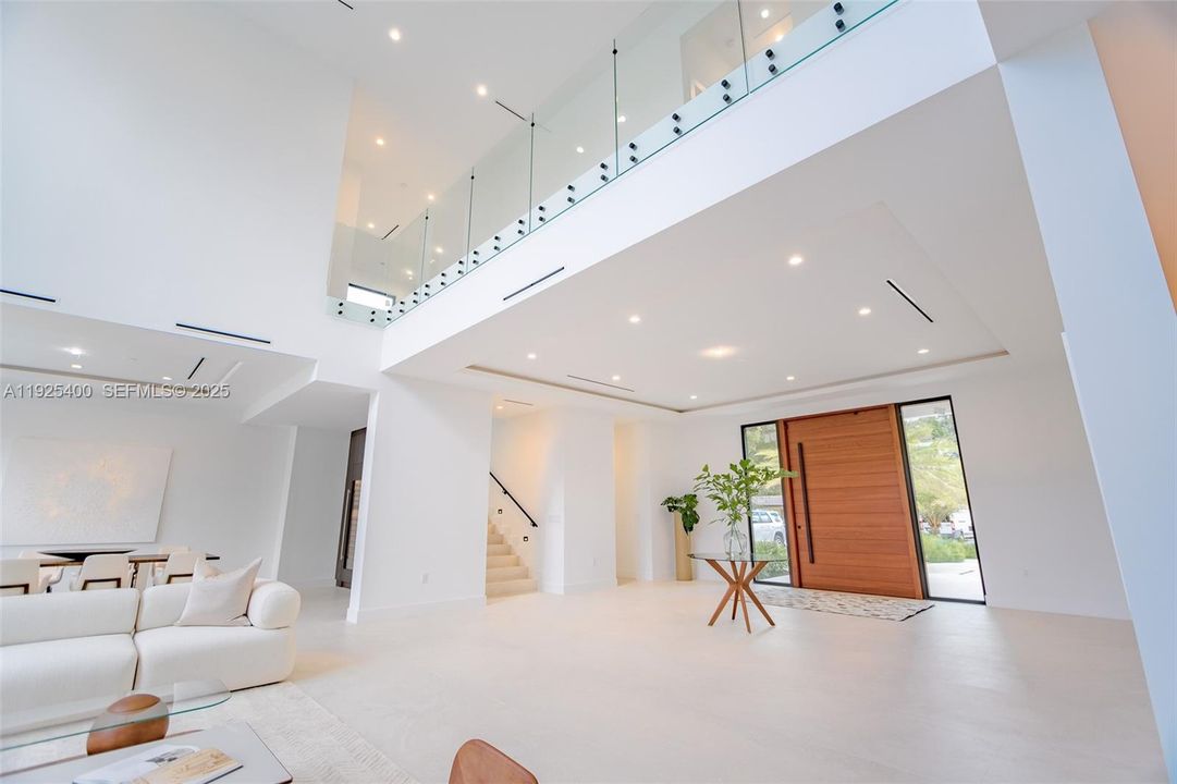 Panoramic living area