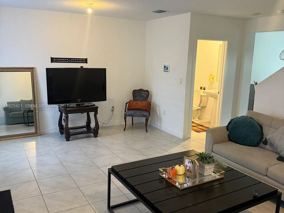 В аренду: $2,999 (3 спален, 2 ванн, 1512 Квадратных фут)