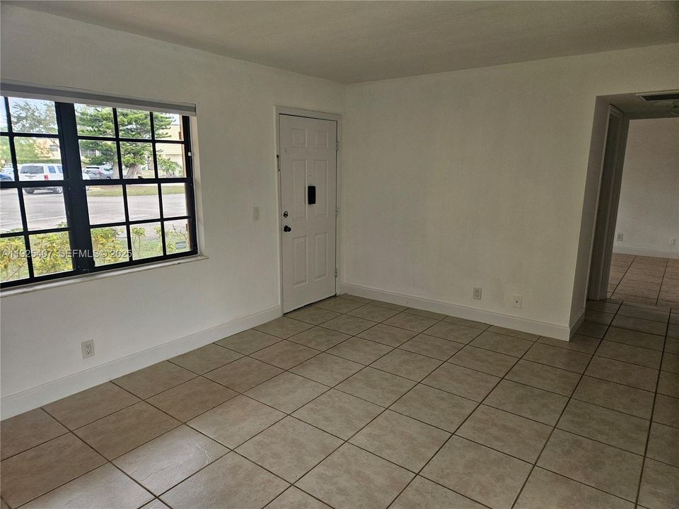 For Rent: $1,800 (2 beds, 2 baths, 883 Square Feet)