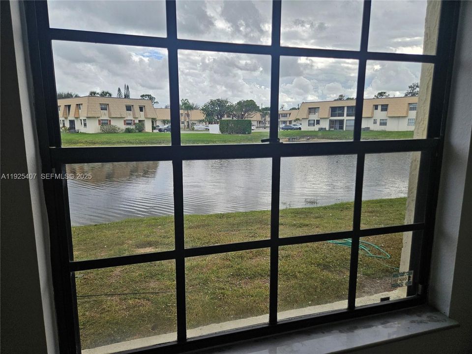 For Rent: $1,800 (2 beds, 2 baths, 883 Square Feet)