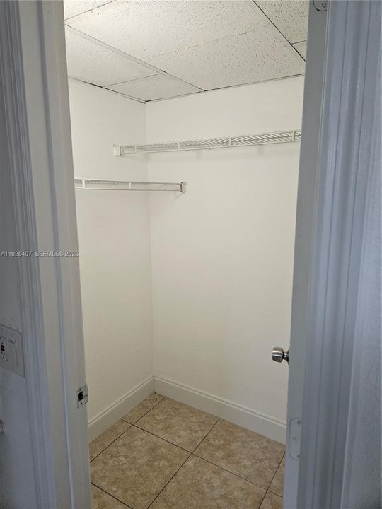 For Rent: $1,800 (2 beds, 2 baths, 883 Square Feet)