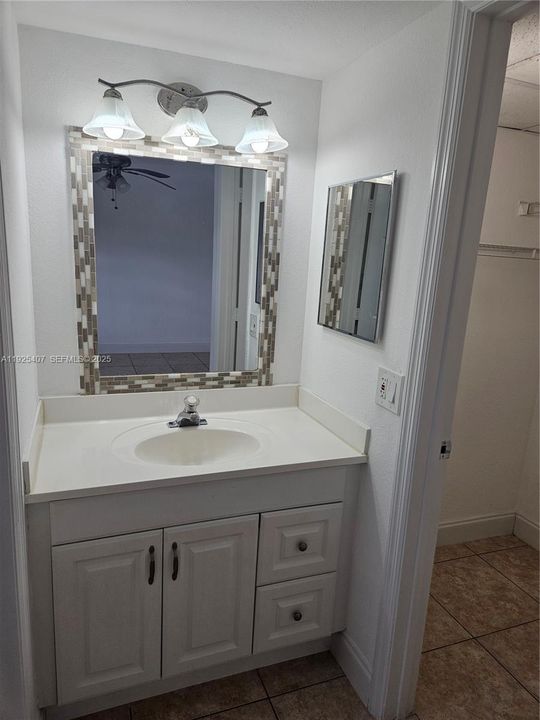 For Rent: $1,800 (2 beds, 2 baths, 883 Square Feet)