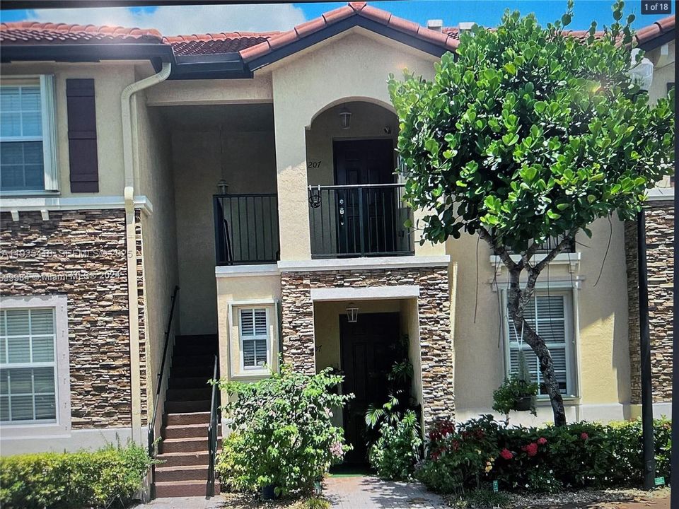 For Sale: $298,000 (3 beds, 2 baths, 1062 Square Feet)