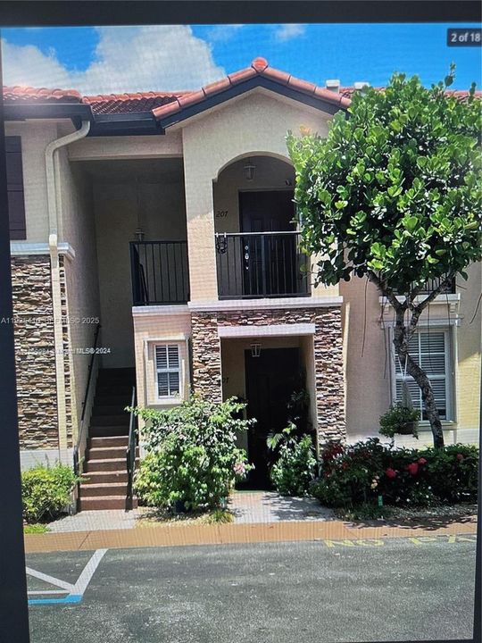 For Sale: $298,000 (3 beds, 2 baths, 1062 Square Feet)