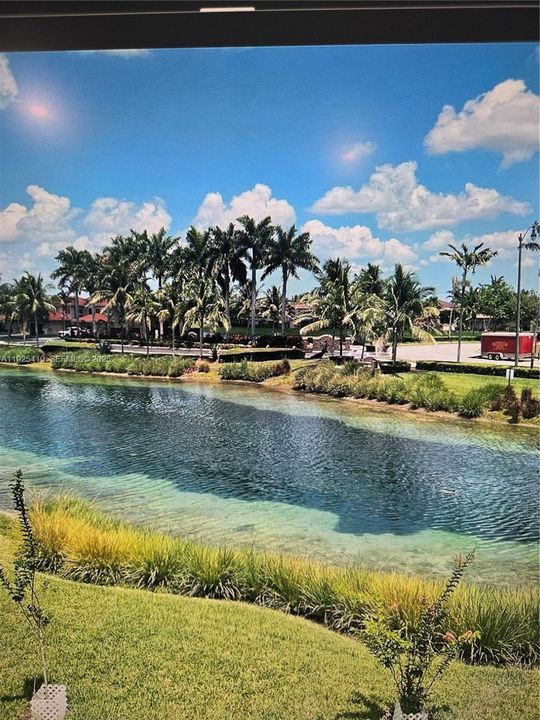 For Sale: $298,000 (3 beds, 2 baths, 1062 Square Feet)