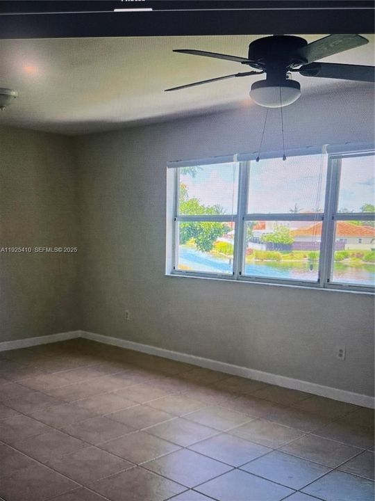 For Sale: $298,000 (3 beds, 2 baths, 1062 Square Feet)