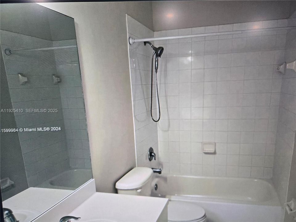 For Sale: $298,000 (3 beds, 2 baths, 1062 Square Feet)