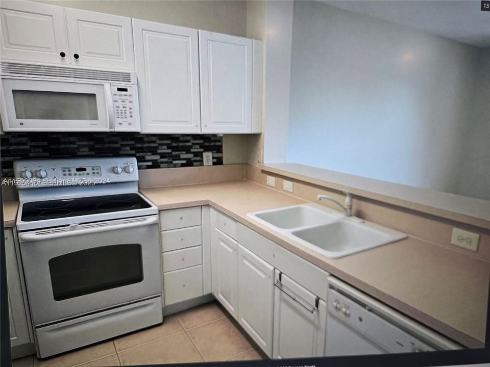 For Sale: $298,000 (3 beds, 2 baths, 1062 Square Feet)