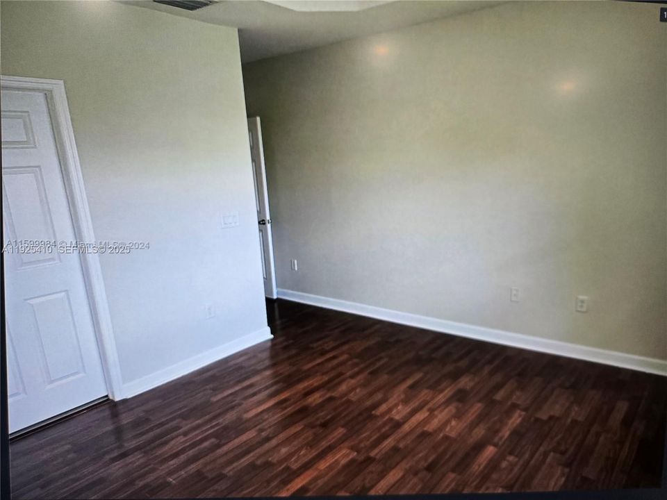 For Sale: $298,000 (3 beds, 2 baths, 1062 Square Feet)