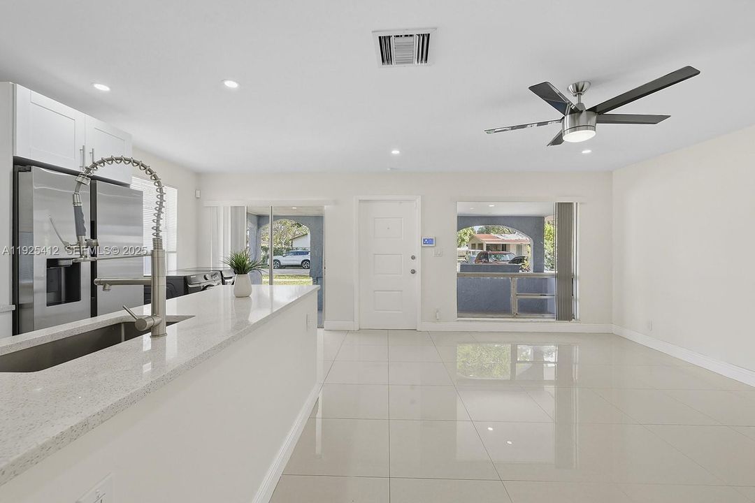 En Renta: $2,400 (2 camas, 2 baños, 792 Pies cuadrados)