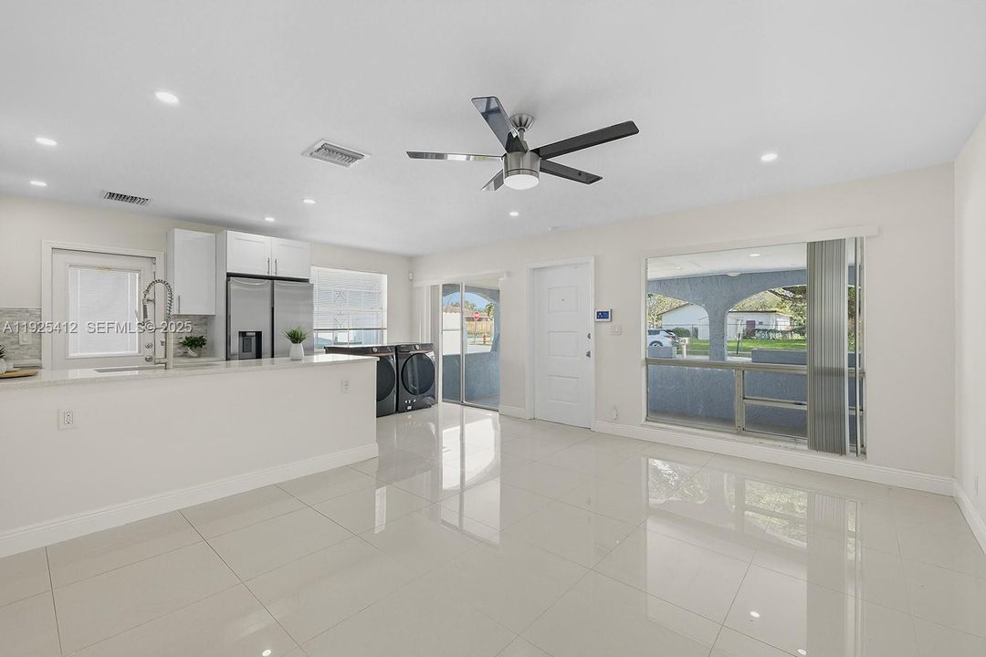 En Renta: $2,400 (2 camas, 2 baños, 792 Pies cuadrados)