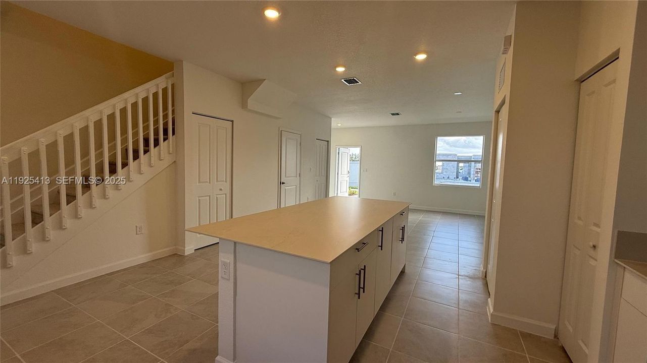 出租: $2,300 (3 贝兹, 2 浴室, 0 平方英尺)