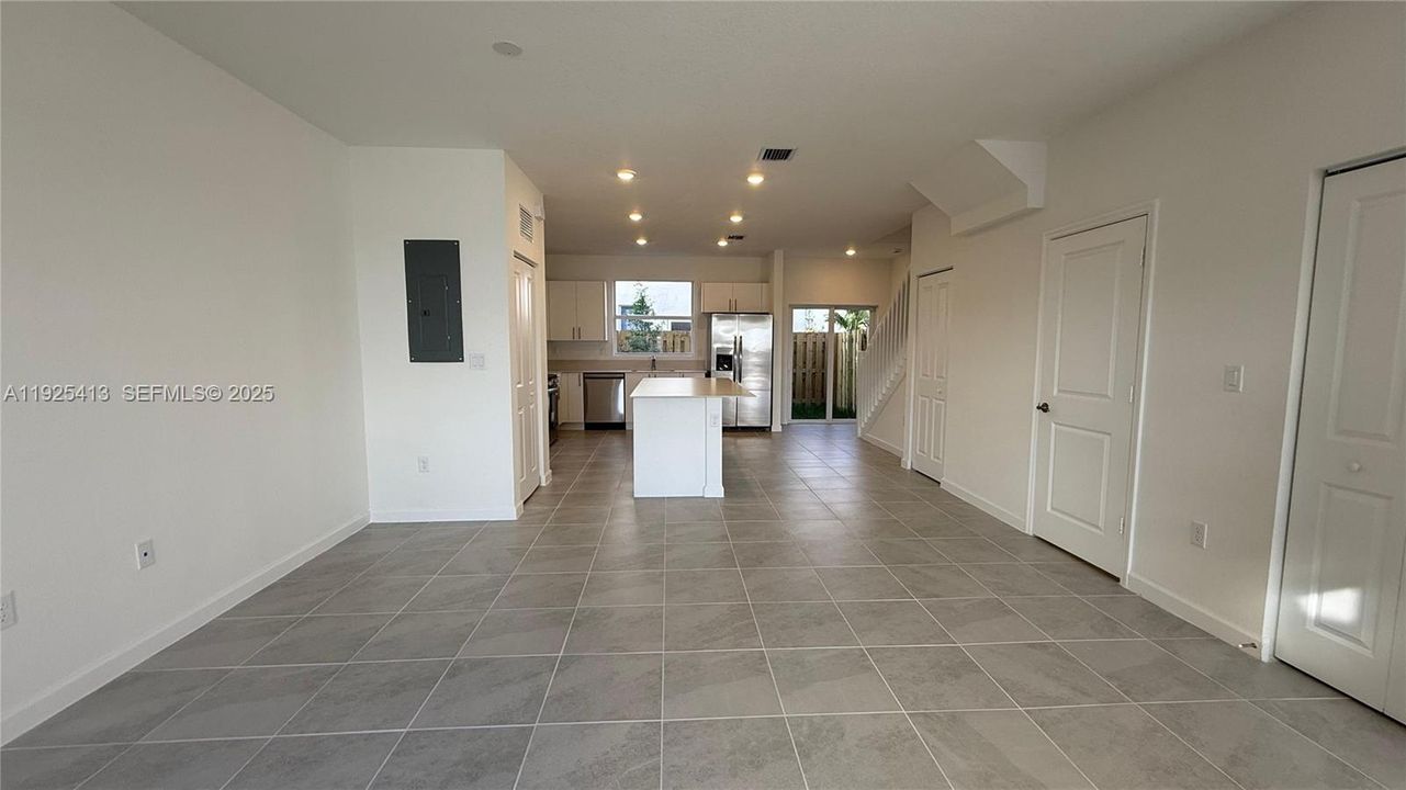 出租: $2,300 (3 贝兹, 2 浴室, 0 平方英尺)