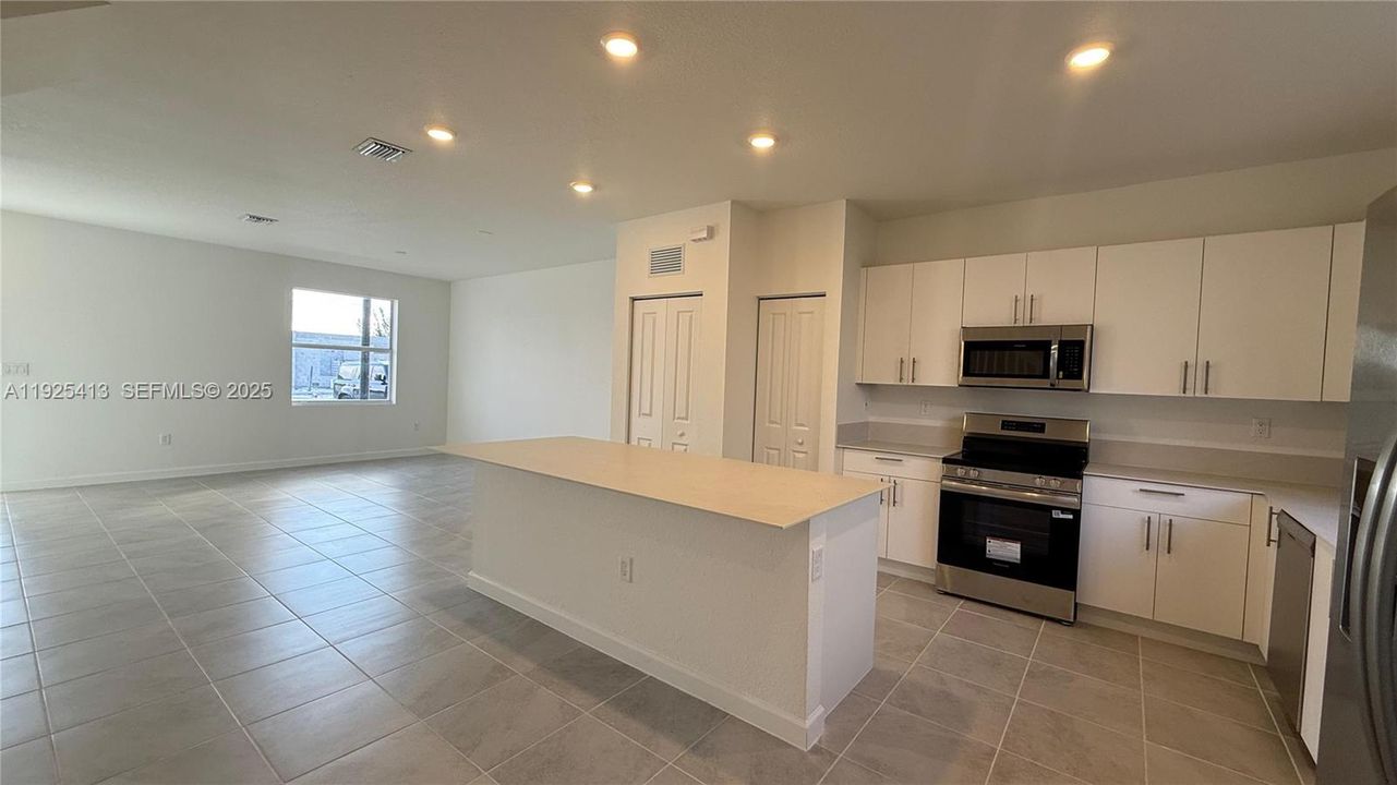 出租: $2,300 (3 贝兹, 2 浴室, 0 平方英尺)