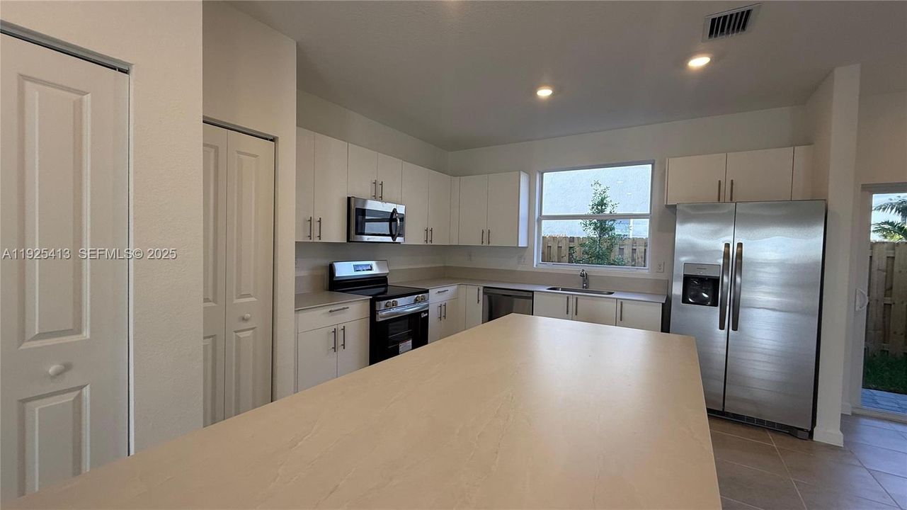 出租: $2,300 (3 贝兹, 2 浴室, 0 平方英尺)