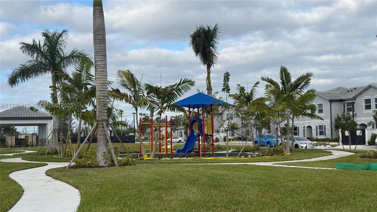 出租: $2,300 (3 贝兹, 2 浴室, 0 平方英尺)