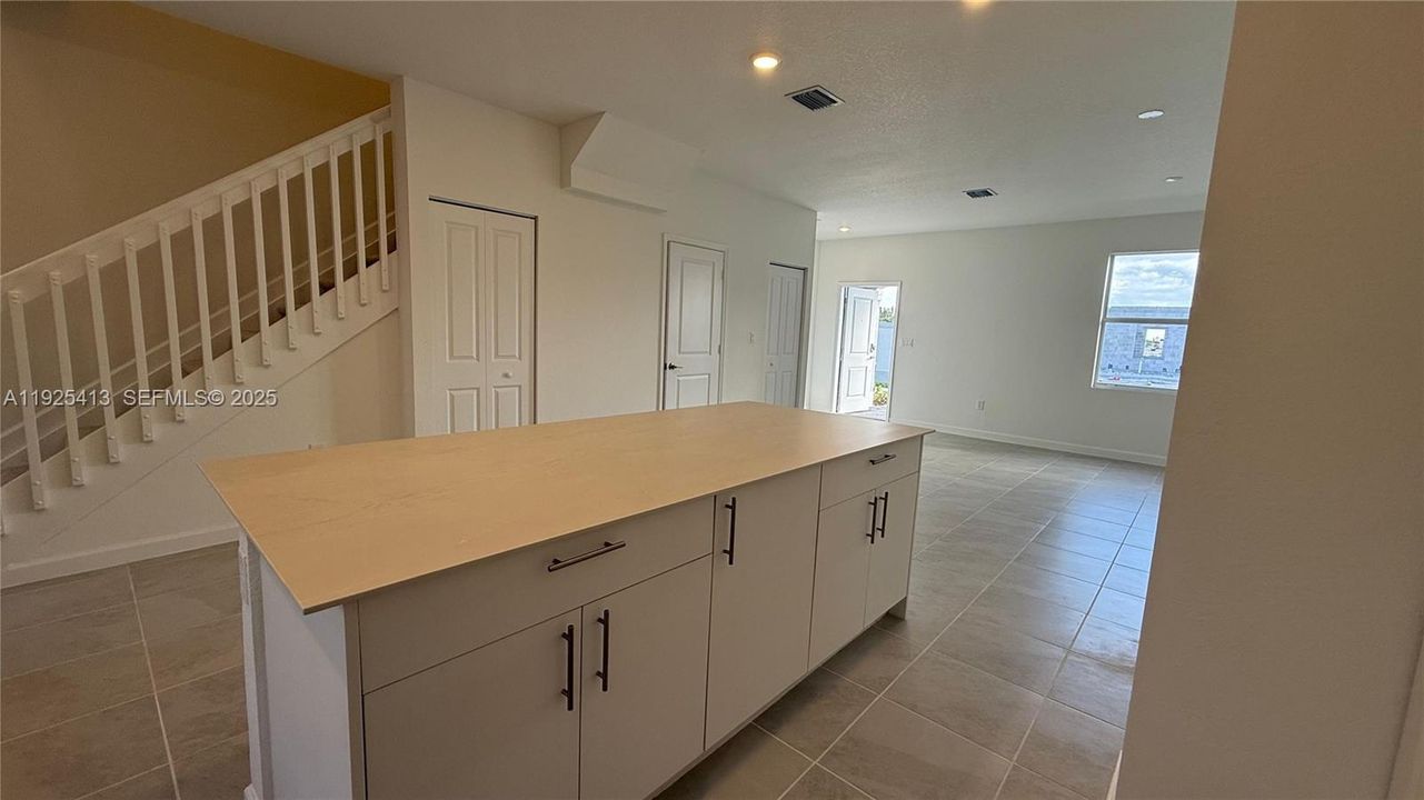 出租: $2,300 (3 贝兹, 2 浴室, 0 平方英尺)