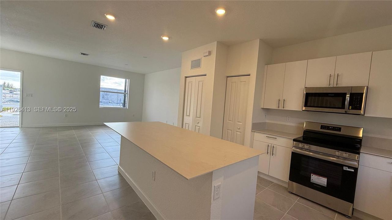 出租: $2,300 (3 贝兹, 2 浴室, 0 平方英尺)