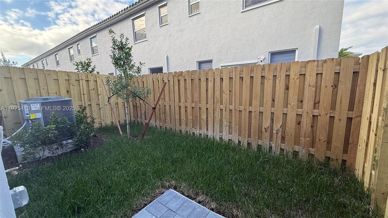 出租: $2,300 (3 贝兹, 2 浴室, 0 平方英尺)