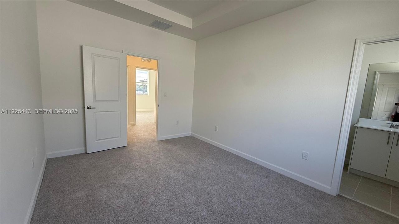 出租: $2,300 (3 贝兹, 2 浴室, 0 平方英尺)