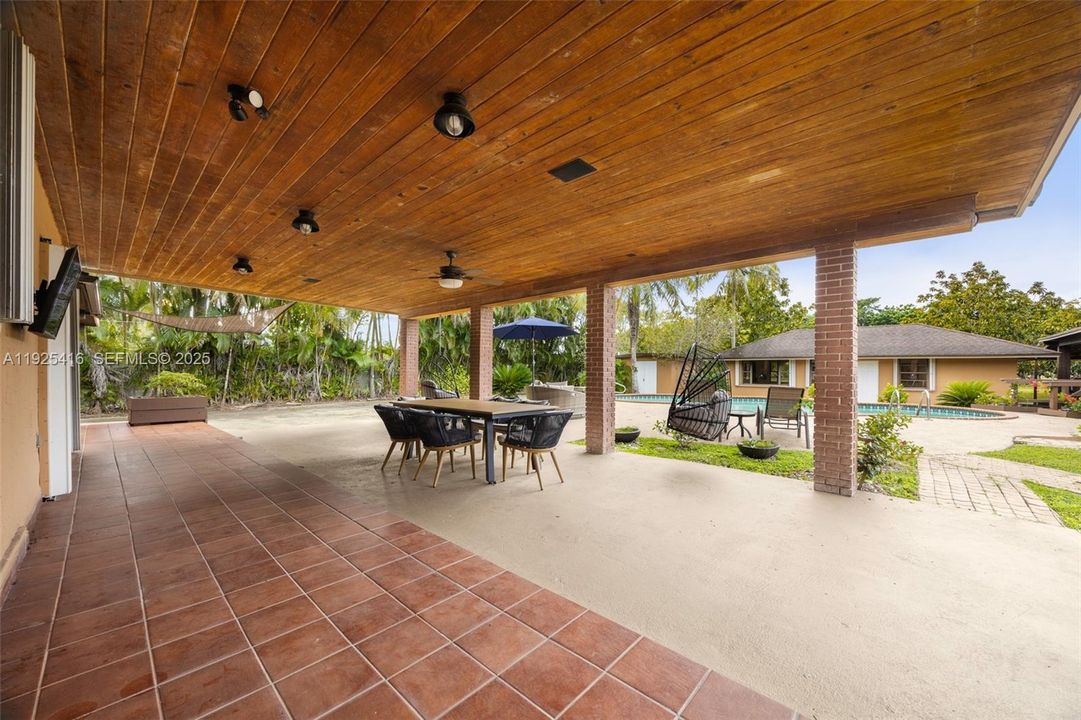 For Sale: $1,700,000 (4 beds, 4 baths, 4238 Square Feet)